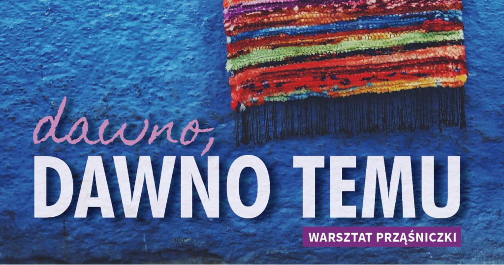 Kawałek kolorowej makatki na tle niebieskiej, chropowatej ściany. Na dole napis: Dawno, dawno temu. Warsztat prząśniczki