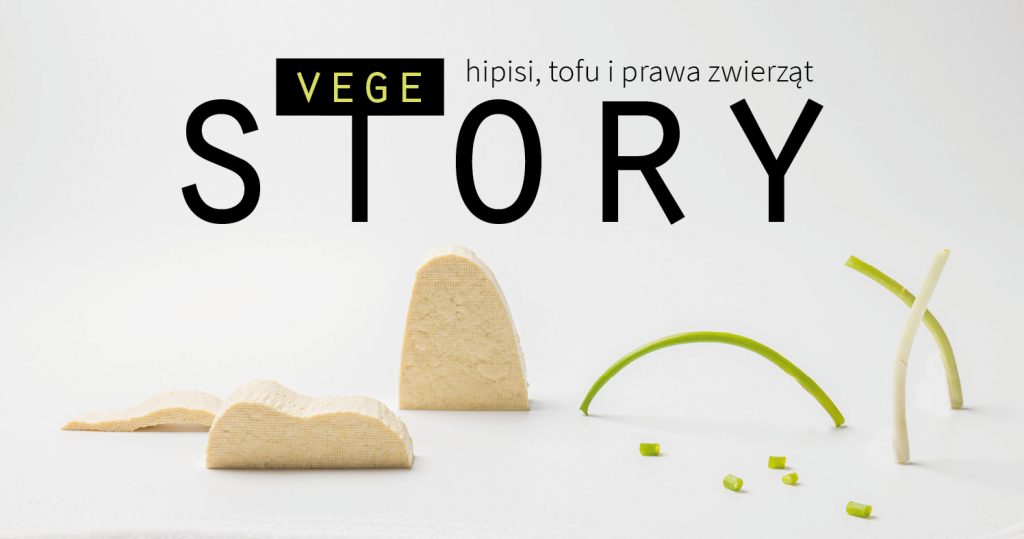 na zdjęciu znajduje się pokrojone tofu oraz szczypiorek. Na górze widnnieje napis: Vege Story - hippisi, tofu i prawa zwierząt